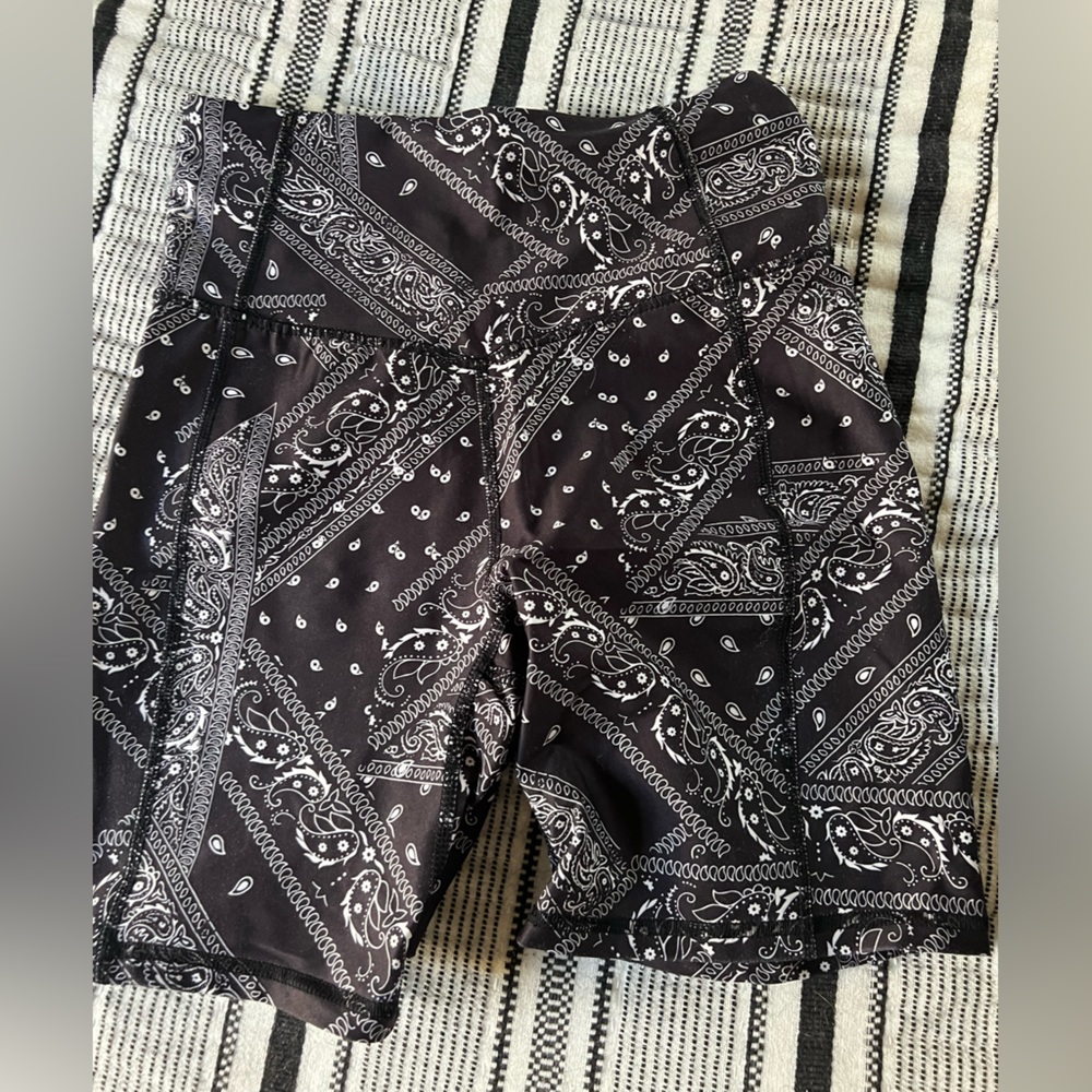 Paisley print biker shorts